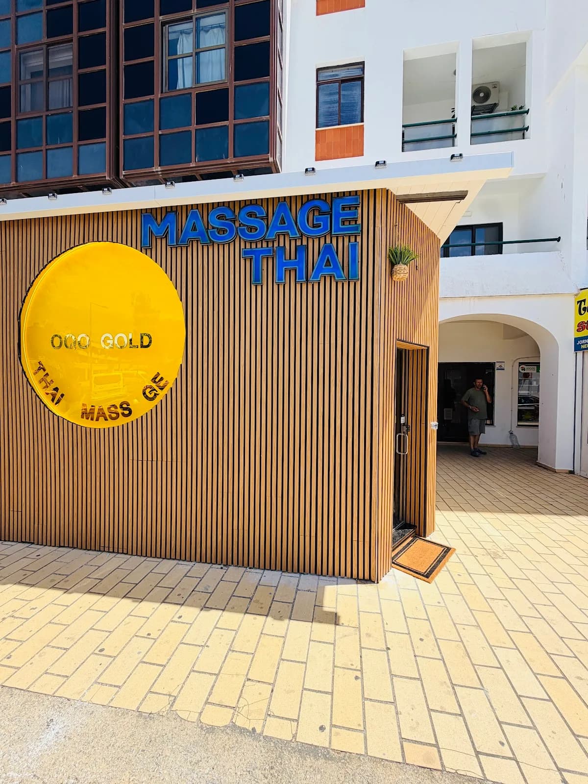 OQO Gold Thai Massage